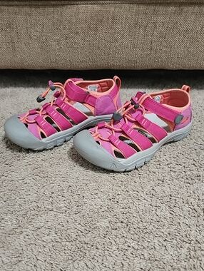 KEEN Newport H2 Closed Toe Water Sandals Very Berry Fusion Coral Big Kids Size4